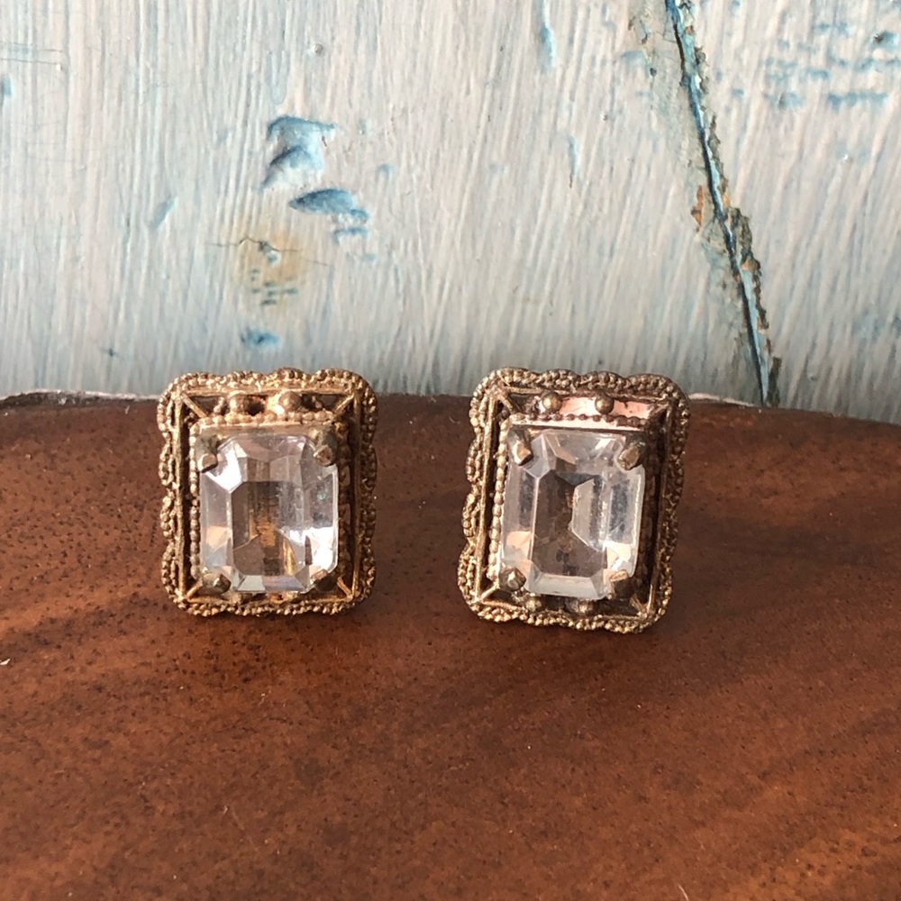 Vintage blue ice emerald-cut earrings set in rustic silver filigree - Picture 6 of 9